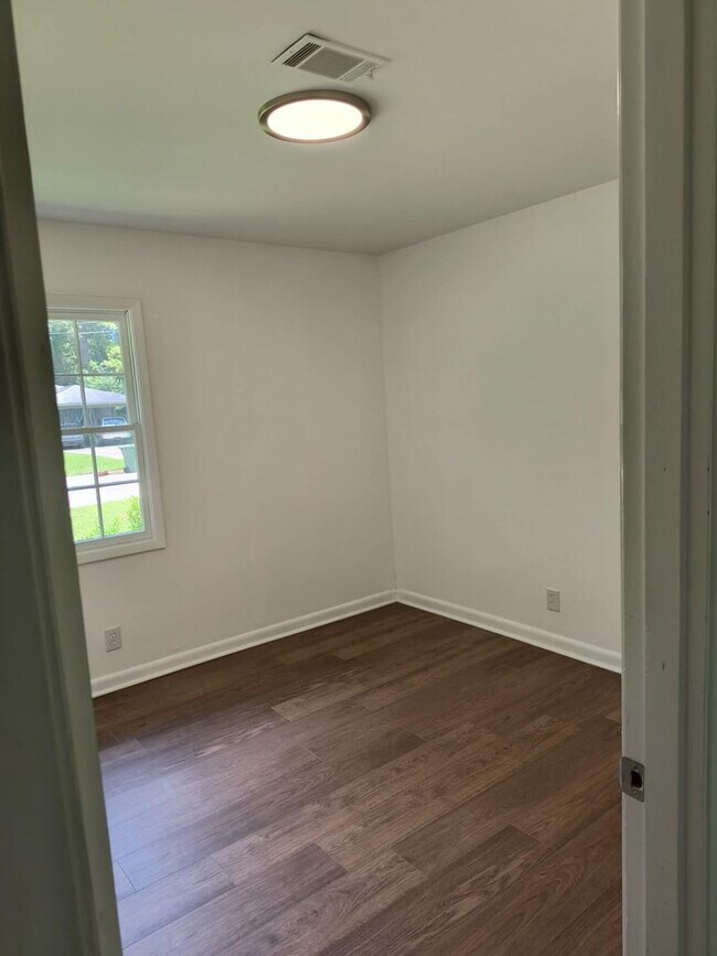 Building Photo - Fully Renovated 3 Bedroom, 2 Bath Home