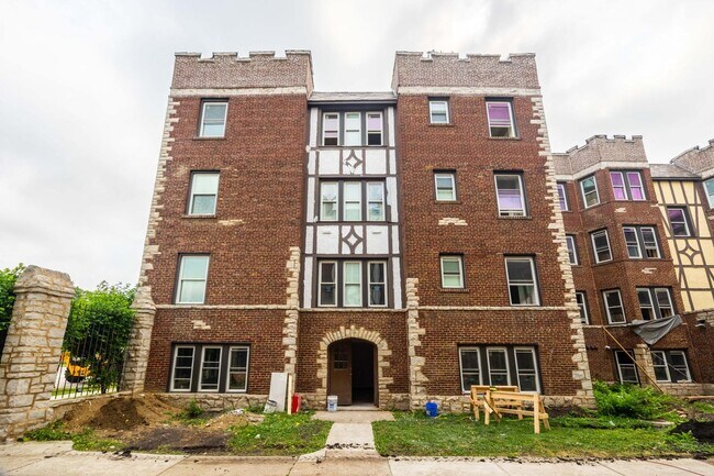 Building Photo - 8001 Edgewater Rd