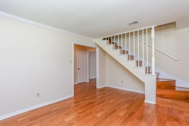 Building Photo - 8215 Wimbledon Ln