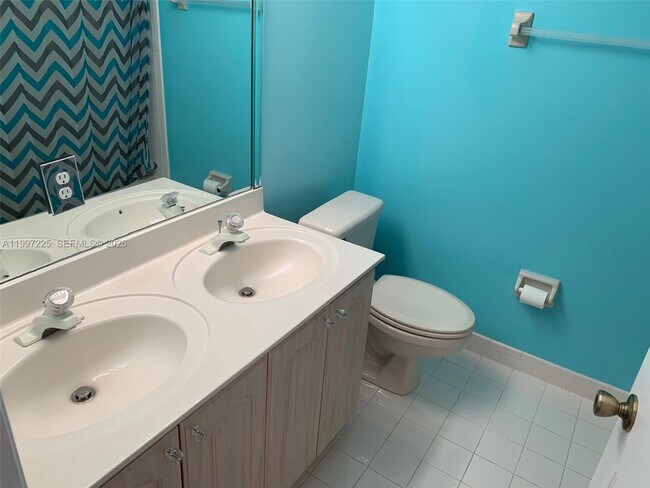 Building Photo - 194 Maple Terrace