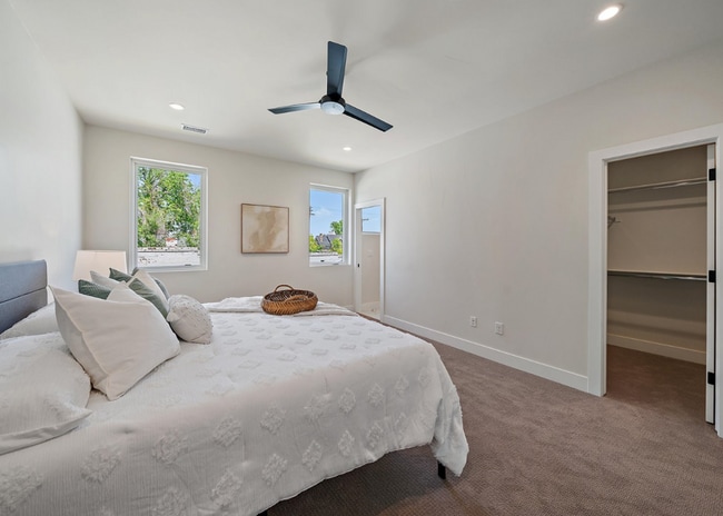 Building Photo - Luxurious New 2 bed 2.5 bath Townhome in S...