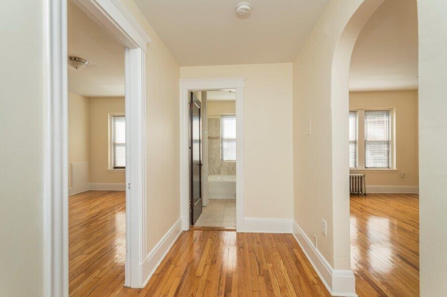 Building Photo - 140 Highland Ave