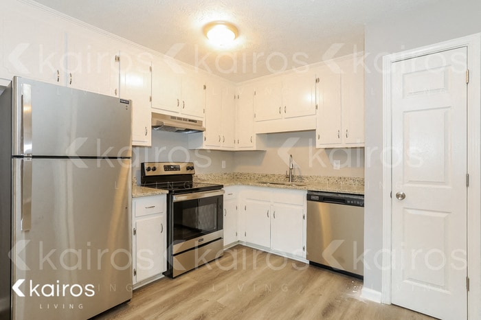 Building Photo - 415 Deer Park Dr