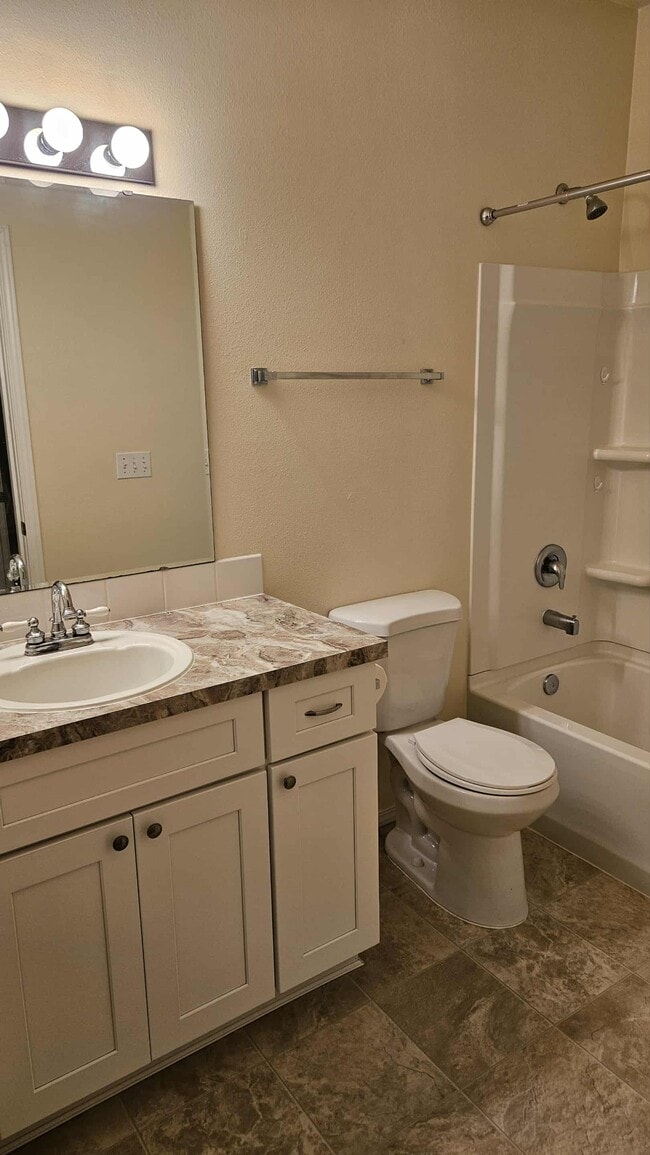 Building Photo - 2127 Hammond Ave