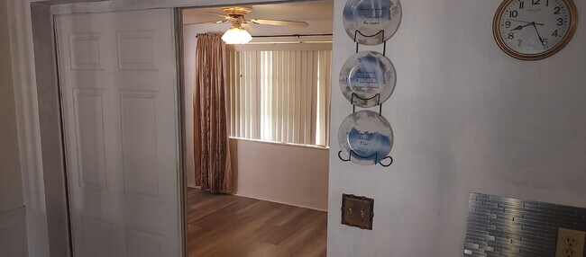 Building Photo - Charming 2-Bed in Holiday, FL