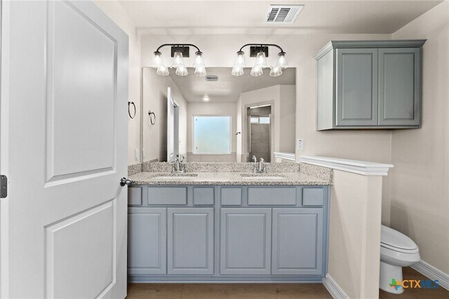 Building Photo - 1634 Dryden Ave