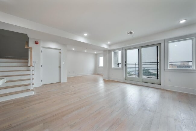 Building Photo - 6719 Meadowview Ave