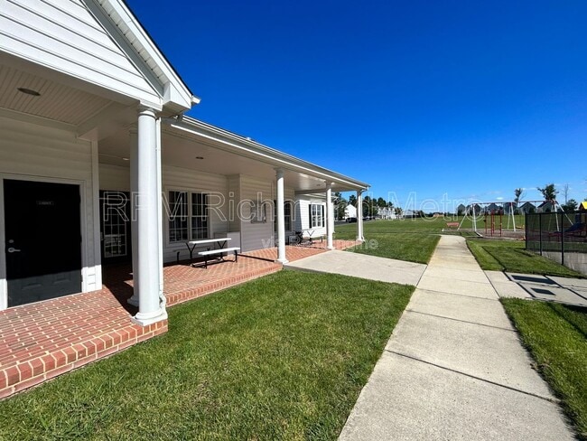 Building Photo - 2157 Kennington Pkwy N