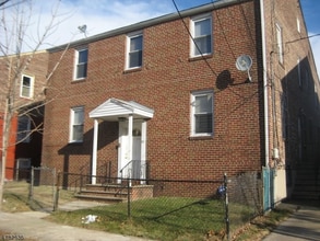 Building Photo - 61 St James Pl