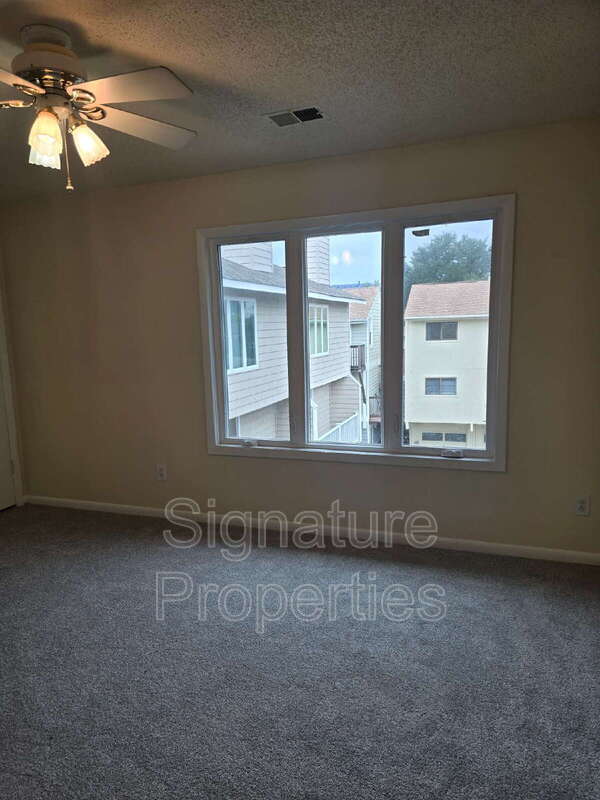 Building Photo - 2304 La Jolla Ct