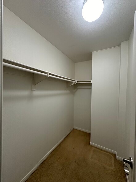 Building Photo - 3456 Castle Glen Dr