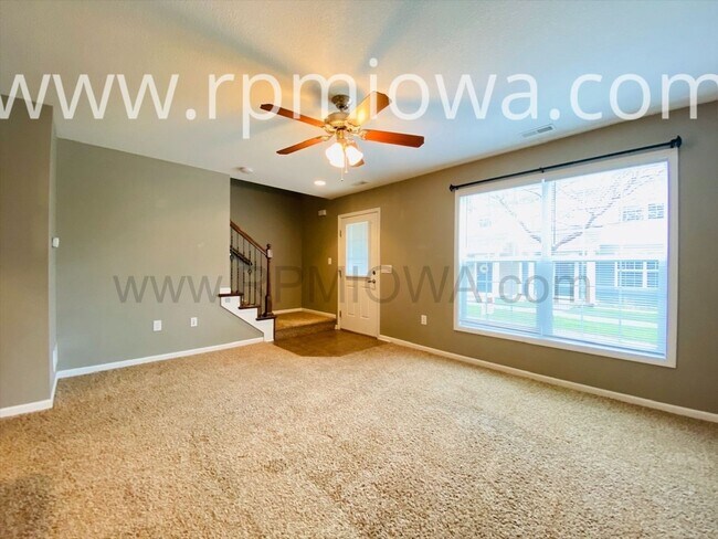Building Photo - GREAT LOCATION!! 3 Bedroom, 2.5 Bath Townhome in West Des Moines