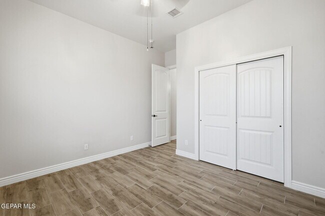 Building Photo - 219 Emerald Brass