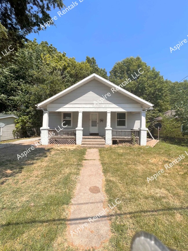 Primary Photo - 420 Alexander Ave