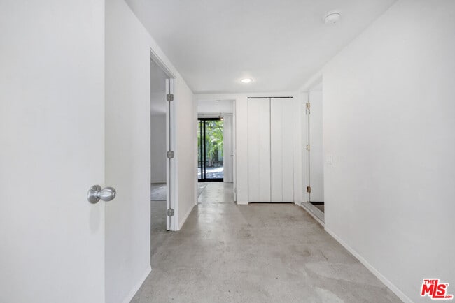Building Photo - 30611 Las Estrellas Dr