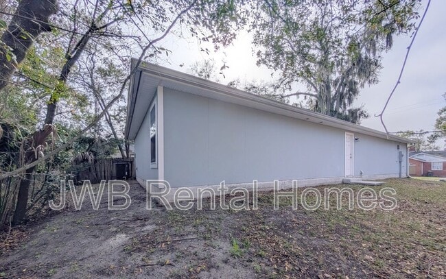 Building Photo - 417 W 47th St