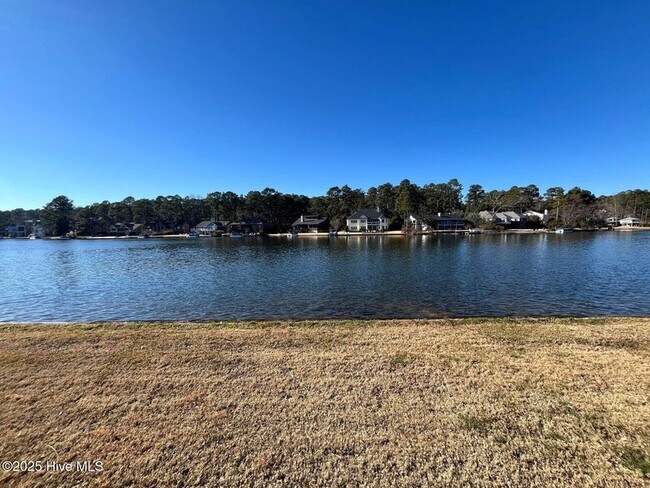 Building Photo - 250 Sugar Gum Ln