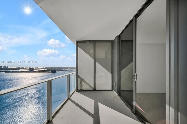 Building Photo - 700 NE 24th St