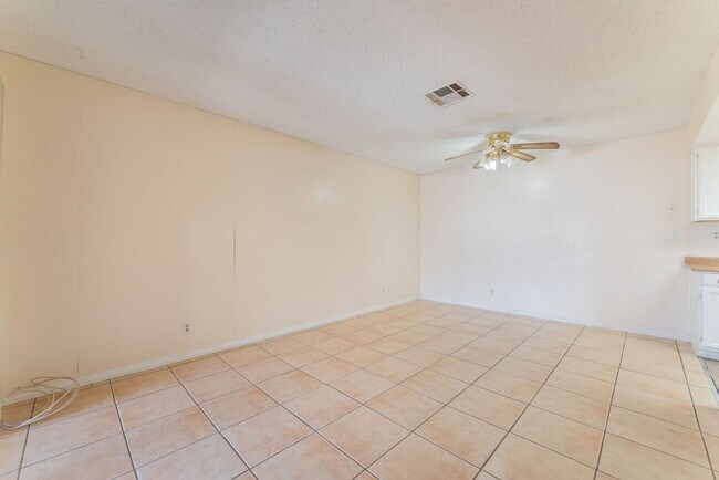 Building Photo - Spacious One-Bedroom Condo for Rent!