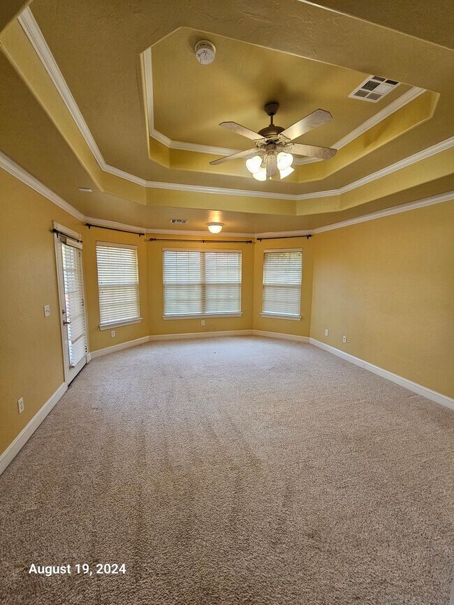 Building Photo - 3 (Bed)/2.5 (Bath) w/ Storm Shelter and Po...