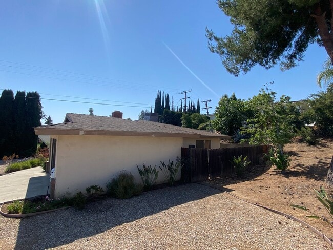 Building Photo - Spacious Home in Blue Zone Loma Linda!