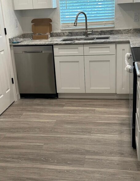 Building Photo - 417 Banana Cay Dr