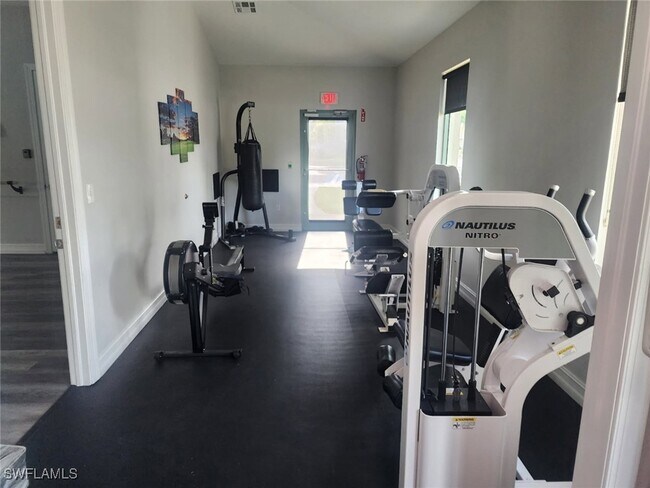 Building Photo - 3545 Laurel Greens Ln N