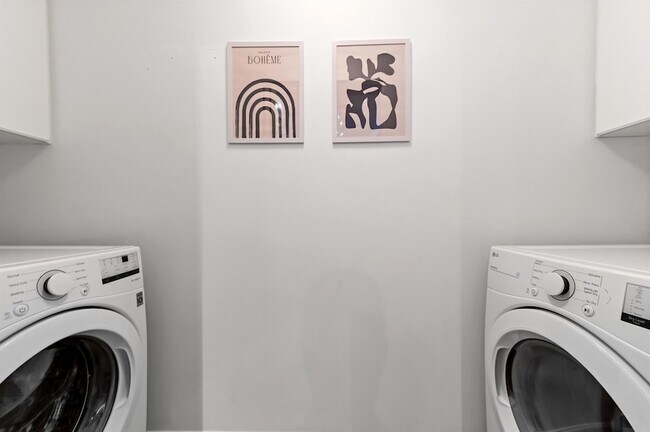 Building Photo - 350 SE 2nd St