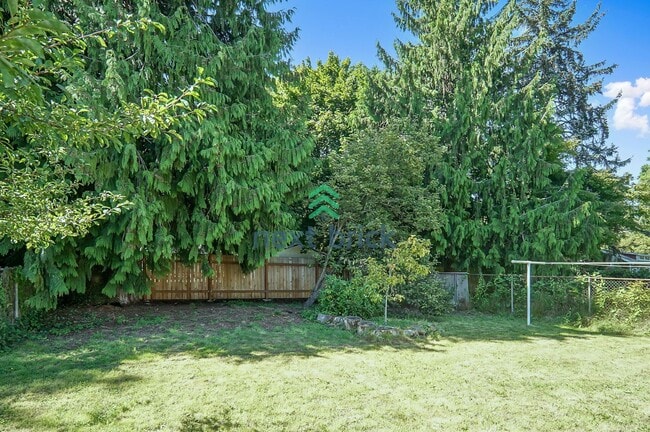 Building Photo - Charming 4 BEDS & 1.5 BATH SINGLE FAMILY H...