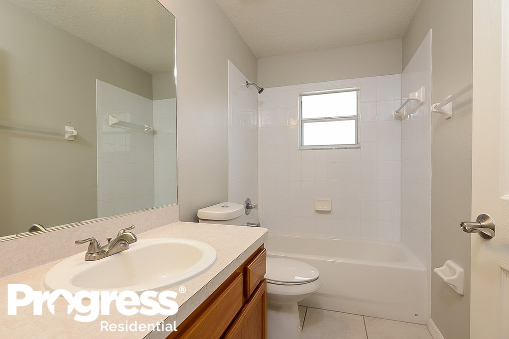 Building Photo - 925 Clearcreek Dr