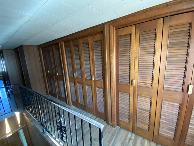 Building Photo - 3235 Lincoln Hwy