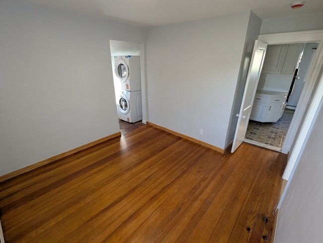 Building Photo - 378 Fellsway W