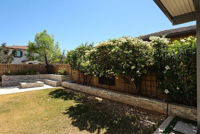 Building Photo - Stunning 5 Bed/5Bath Home in Gated Community – Over 3,100 SqFt of Modern Living -New Carpet throu...