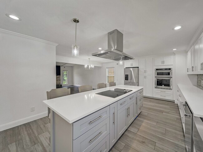 Building Photo - 1121 Bass Dr