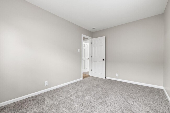 Building Photo - 1654 E Bradbury Ave