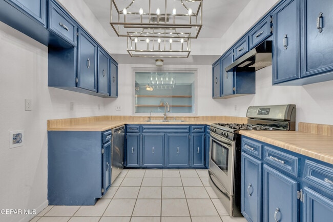 Building Photo - 6820 Villa Hermosa Dr