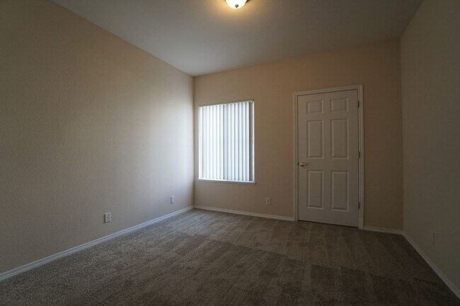 Building Photo - 3770 Strawberry Field Grove