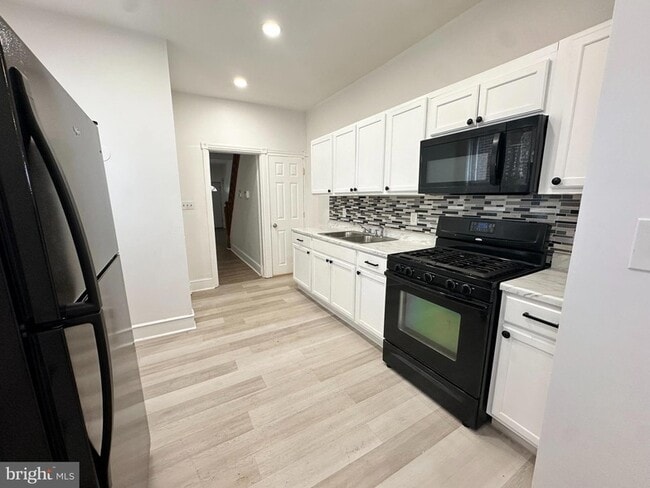 Building Photo - 7 6th Ave