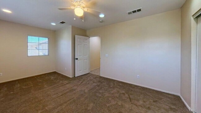 Building Photo - 2226 Willowbrook Ln