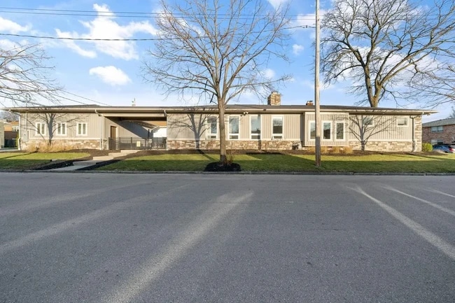 Building Photo - 484 E Kossuth St