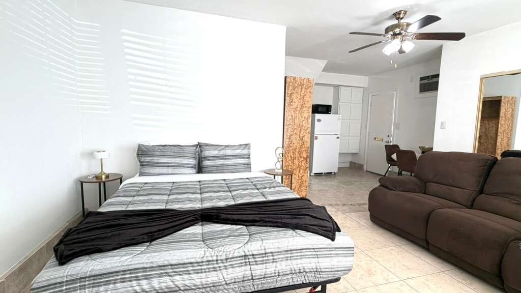 Building Photo - 3030 Plaza St