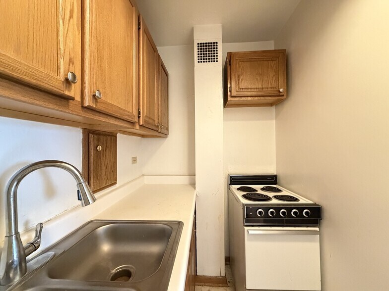 Building Photo - 4180 N Marine Dr
