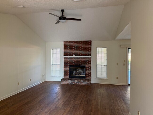Building Photo - 432 Merlin Way