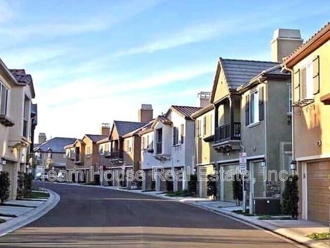 Building Photo - 28440 Mirabelle Ln