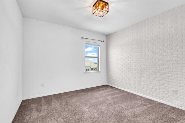 Building Photo - 2907 Zelma Dr
