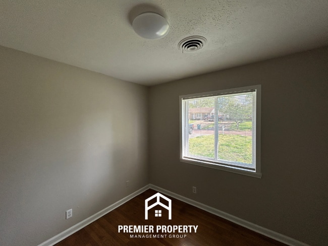 Building Photo - Charming 3BR Southaven Home | Brick Fireplace, 2-Car Garage & Fenced Yard