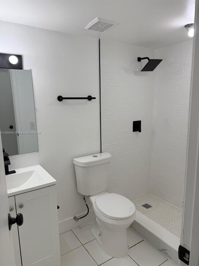 Building Photo - 1255 W 53rd St