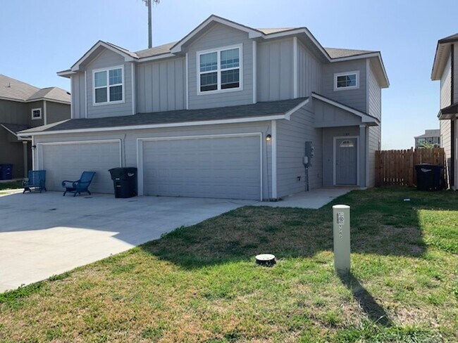 Building Photo - Town home for rent