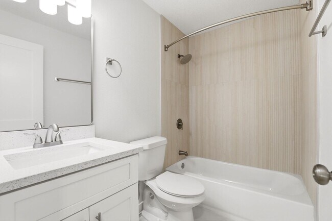 Building Photo - Modern Living Awaits in This Renovated Oviedo 3BR Duplex