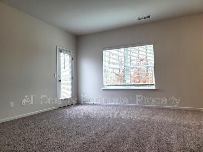 Building Photo - 25 Rambling Oaks Dr NE
